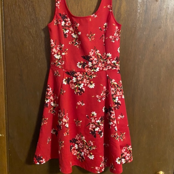 COPY - H&M Floral Dress Red 🌹 - Picture 1 of 3